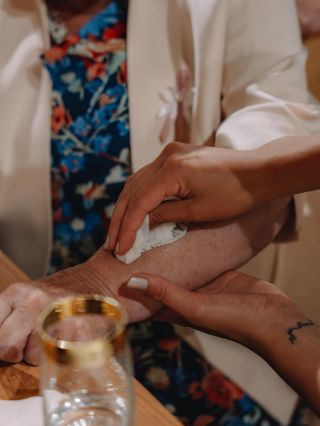 Mladí i mladší milují chodské tetovačky! Zábava na svatbu značka ideál 😅 foto: @fotilakaterina